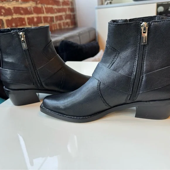 DKNY Mina Black Leather boots - Size 6.5 NEW! - Picture 8 of 13